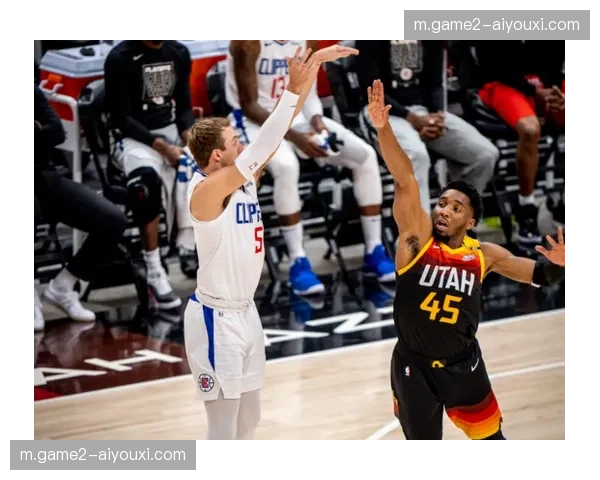 肯纳德接球投篮命中率稳定 湖人弱侧战术权重重新分配